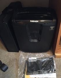 Fellowes M-7C paper shredder, like new!