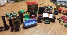 Vintage dollhouse furniture by Plasco, Renewal and unmarked wooden pieces