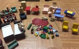 Vintage dollhouse furniture by Plasco, Renewal, Best and unmarked wooden pieces