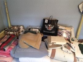 Blankets and quilts for twin and queen beds