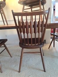 Mid Century Drexel Dining room set, features two table leaves and six chairs in excellent condition! Absolutely beautiful and so in style!