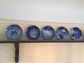 About 15 different  plates of this type