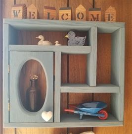 111- Small shelving unit