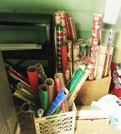 123- Yes there is paper, but wait until you see the garage.  If you are into Xmas you need to visit the garage. Sorry no photo at the moment we needed to get a bigger camera!