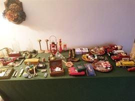 124- Lot of great vintage and Antique nick nacks