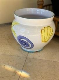 Many decorative pottery items