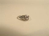 14K white gold antique ring with pierced decoration, set with fake diamond.
