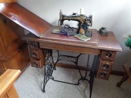 vintage singer w/ornate cabinet