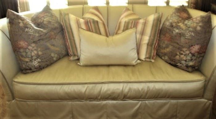 Beautiful Henredon sofa with pleated back