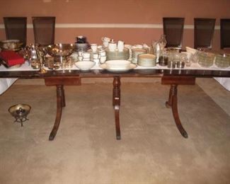 Duncan Phyfe drop leaf table with 3 additional leaves