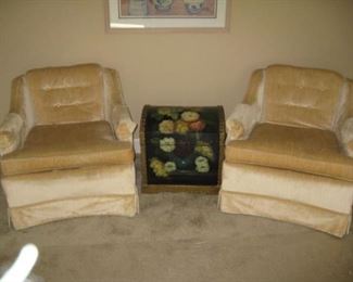 Pair of armchairs and small decorative trunk