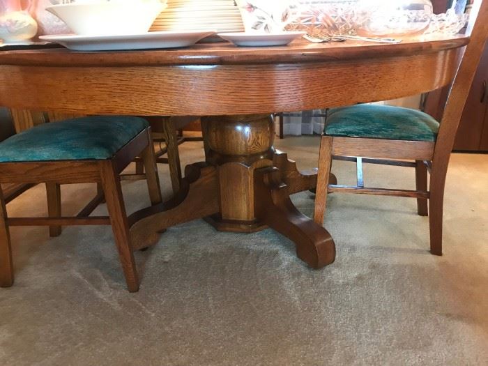 Antique Round Golden Oak Pedestal Dining Table