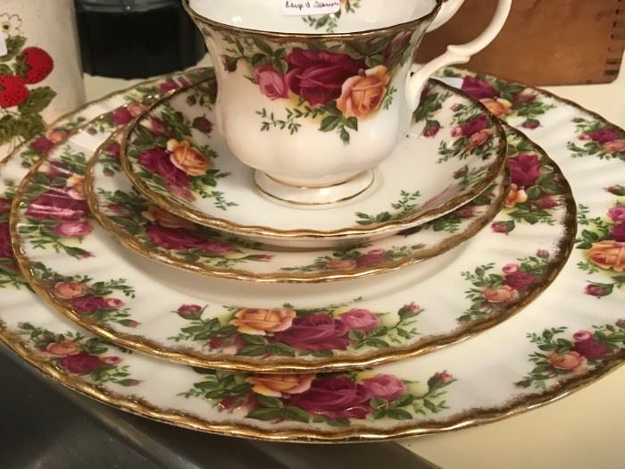 "Old Country Roses" by Royal Albert, Bone China, England