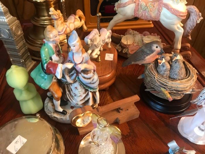 Figurines