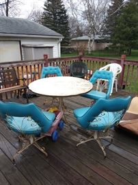 VINTAGE RETRO TABLE AND CHAIRS