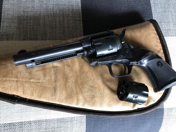 22 caliber revolver + 22 mag with 2 cylinders, Model E15 Italy