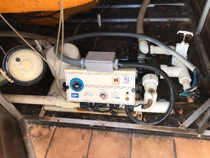 Older hot tub. not working, needs TLC