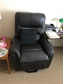 Lift chair, great condition