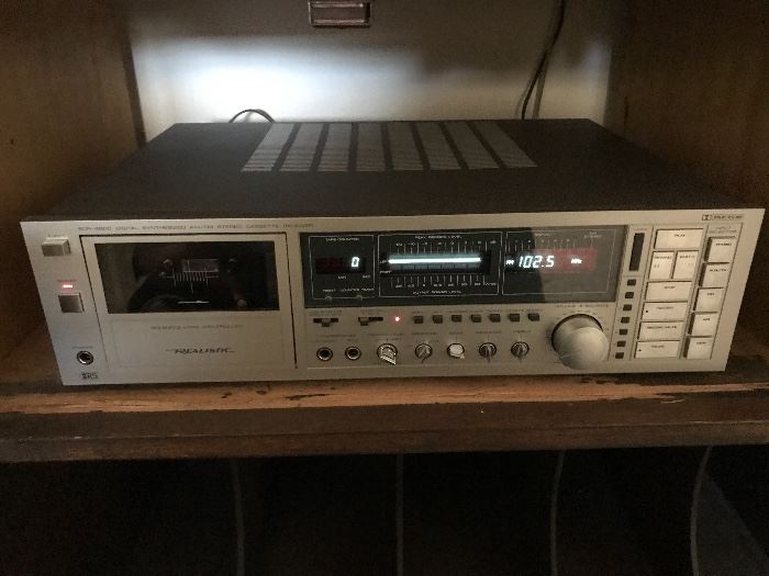 Realistic AMP. Great sound and vintage