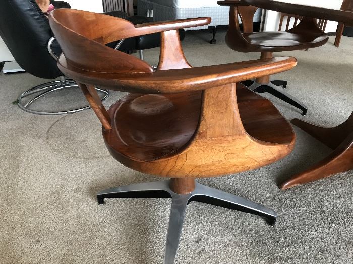 Heywood Wakefield table and 4