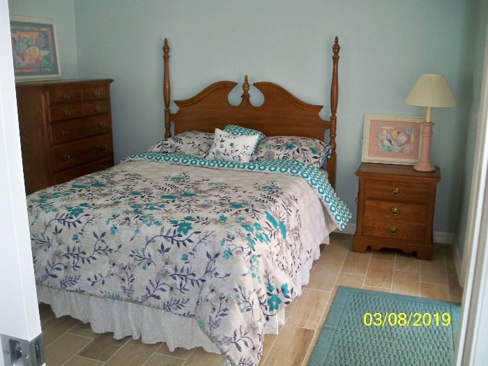 3pcs Broyhill Bedroom Suite : Queen Bed; Night Stand; 5 Drawer Chest Dresser