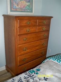 Broyhill 5 Drawer Chest Dresser