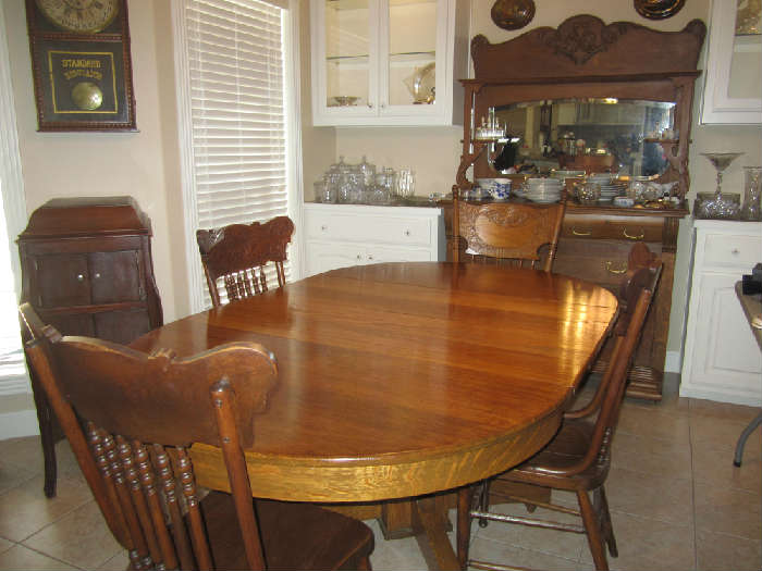 Gorgeous Oak Table With 4 Leaves. Chairs Are Beautiful Too and are sole separately.