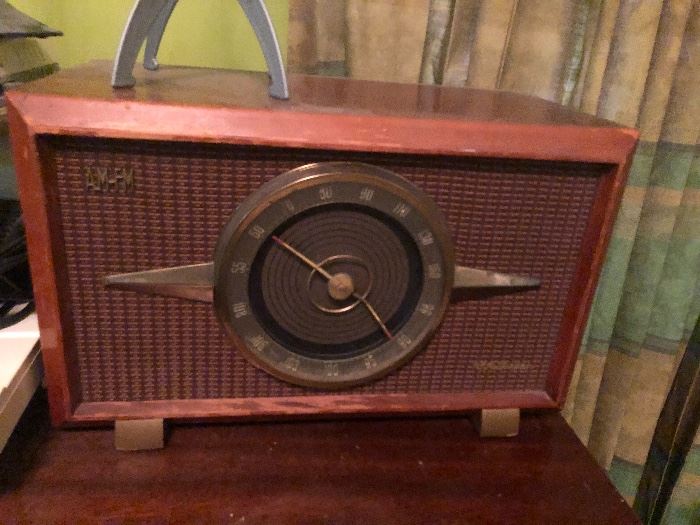 Vintage victor radio