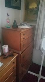 dresser and chest of drawers