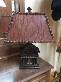 Log cabin base table lamp