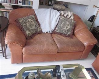 Natuzzi Leather Living Room Suite