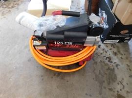 3 Gallon 125 PSI 1HP Air Compressor