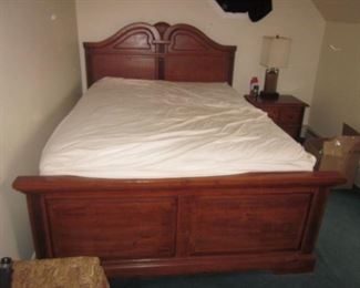 Thomasville Queen Bedroom Suite