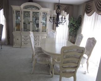 Bernhardt Washed Oak Dining Room Suite