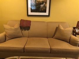 HENREDON SOFA, BRAND NEW CONDITION!