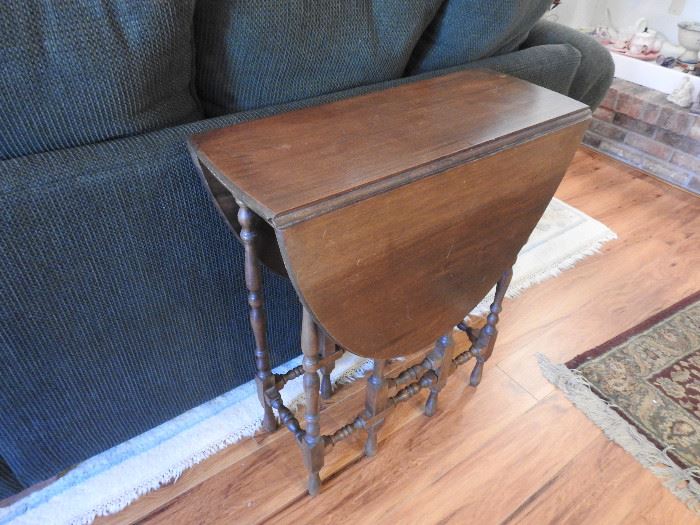 Petite Oval Gateleg Table