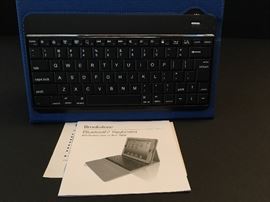 Brookstone Bluetooth keyboard (NIB)