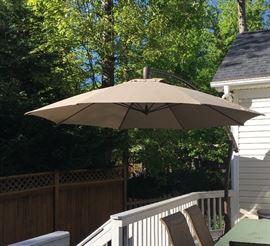 Outdoor patio umbrella