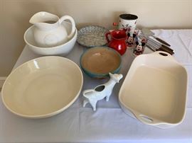 Kitchen bakeware and Serving Pieces https://ctbids.com/#!/description/share/131981