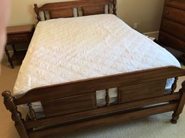 Full bed & nightstand https://ctbids.com/#!/description/share/131988