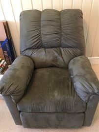 Recliner https://ctbids.com/#!/description/share/131995