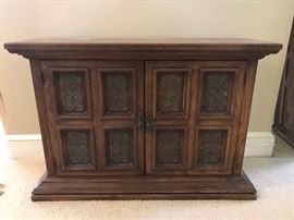 Console table https://ctbids.com/#!/description/share/131996
