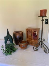 Decorative Items, Jewelry Box https://ctbids.com/#!/description/share/132033