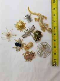 10 piece collection of costume jewelry bug and reptile pins https://ctbids.com/#!/description/share/132051