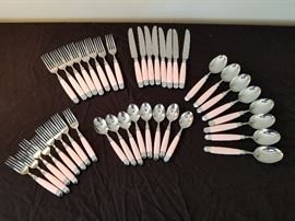 Mikasa silverware set https://ctbids.com/#!/description/share/131952