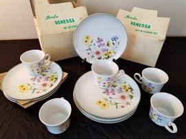 Vintage Jardin Vanessa Set of 4 Snack Sets https://ctbids.com/#!/description/share/131953