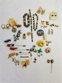 large assortment of vintage to antique costume jewelry https://ctbids.com/#!/description/share/132081