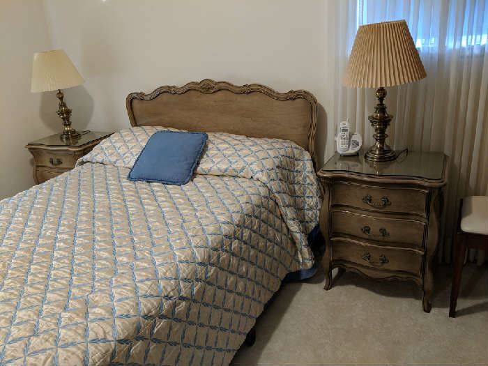 $350   5 piece bedroom set