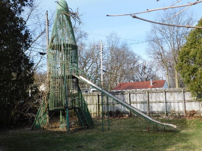 ROCKET PLAYGROUND SLIDE