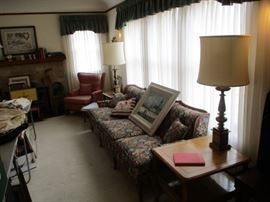 Now that's a springy lookin sofa